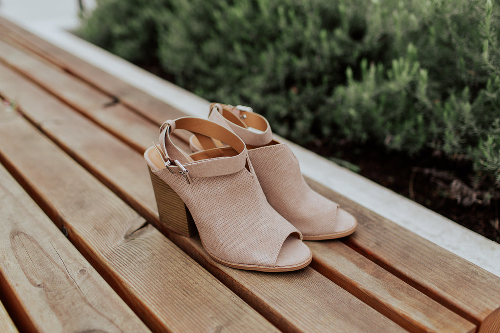 Chic Suede Pumps in Taupe