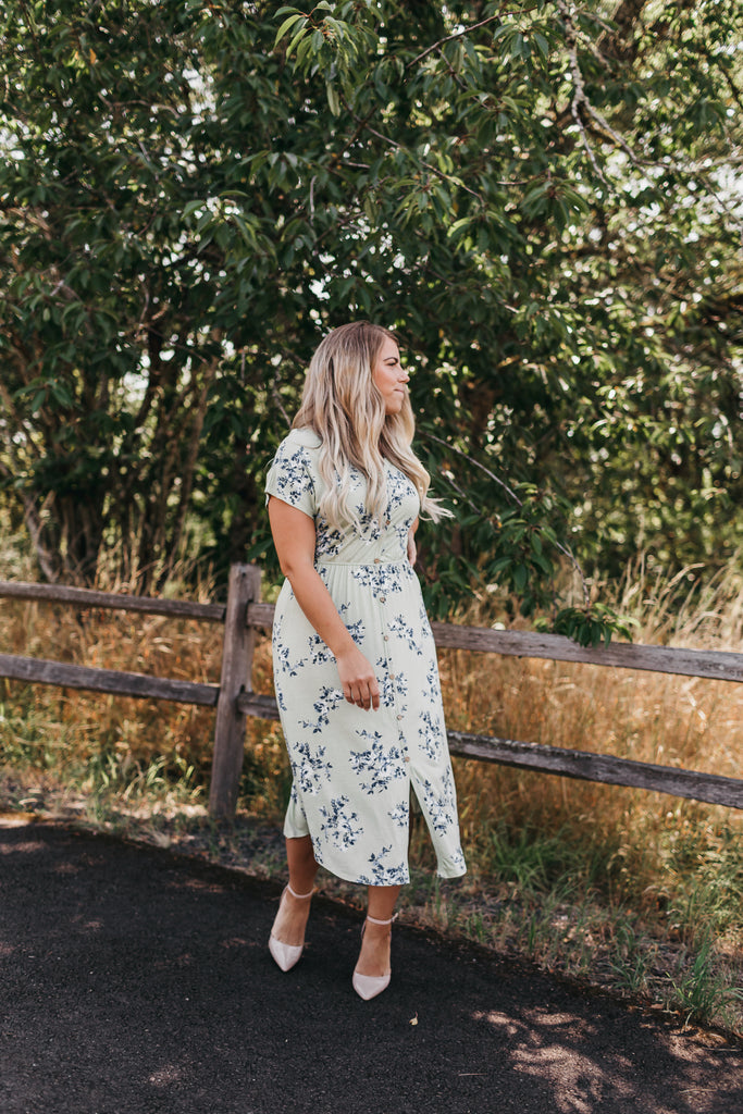 Lucy Floral Midi Dress in MInt