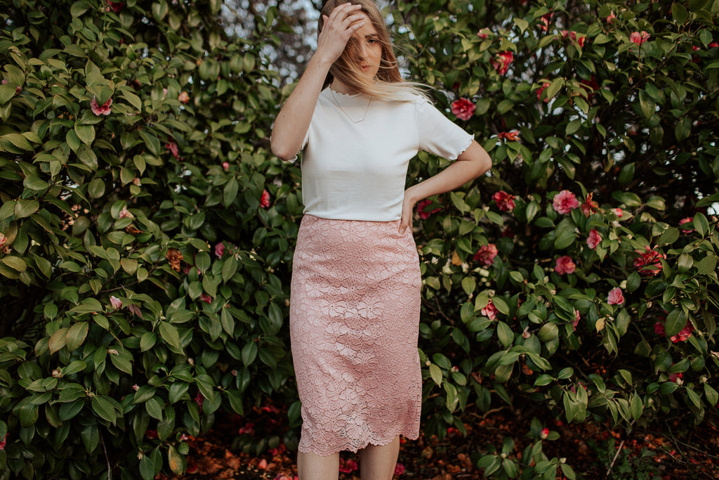Hailey Lace Skirt in Mauve
